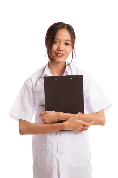 Asian young female doctor smile with a clipboard — Stock Photo, Image