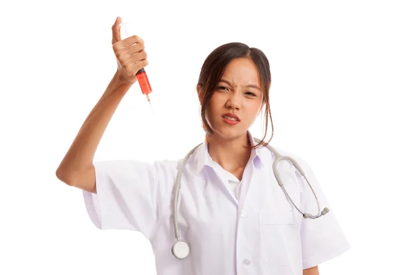 Crazy Young Asian female doctor hold a syringe — Stock Photo, Image