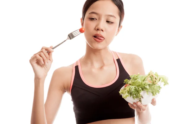 Hermosa chica sana asiática disfrutar comiendo ensalada — Foto de Stock