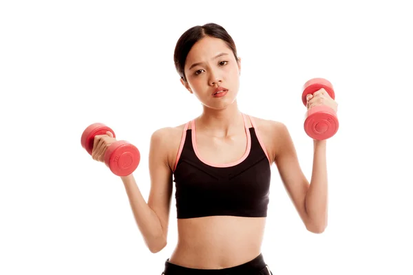 Cansado asiático saludable chica ejercicio con dumbbell — Foto de Stock