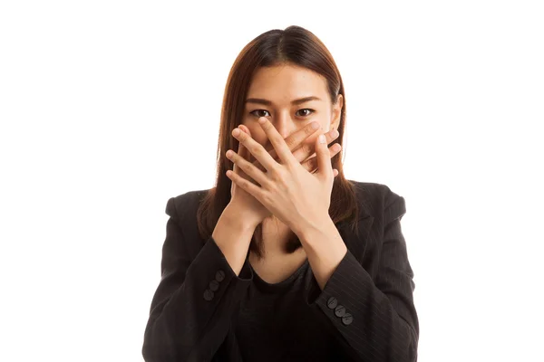 Beautiful young Asian woman close her mouth. — Stock Photo, Image