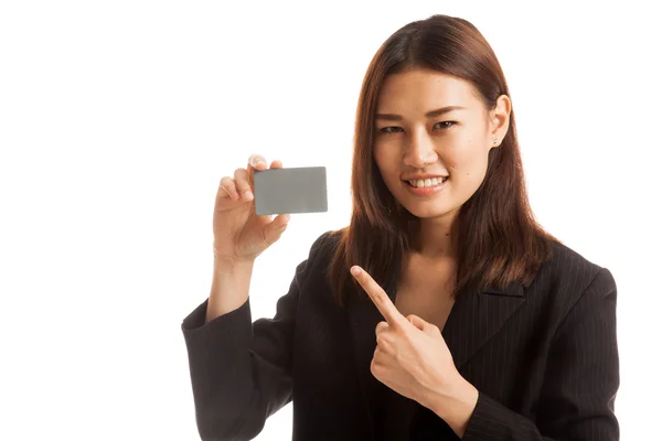 Young Asian business woman point to a blank card. — Stock Photo, Image