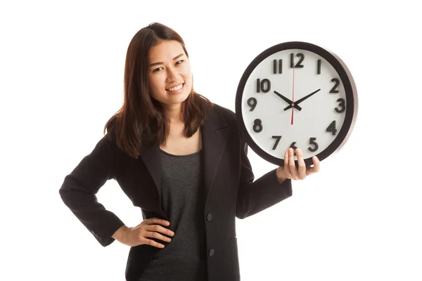 Jeune asiatique femme d'affaires avec une horloge. — Photo