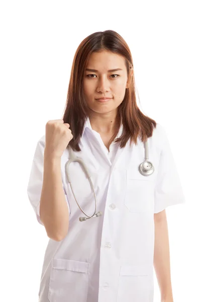 Retrato de confianza Asiática joven médico celebrar puño . —  Fotos de Stock