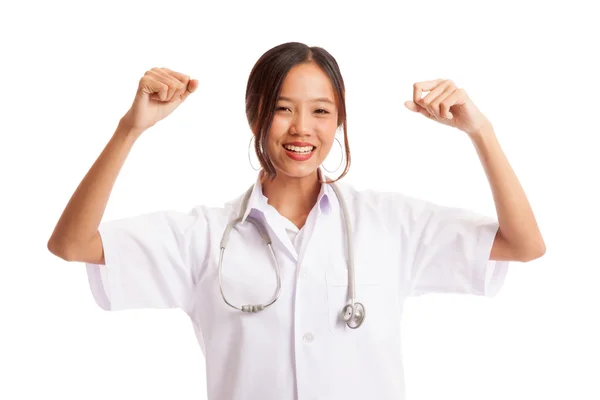 Aziatische jonge vrouwelijke arts blij met succes — Stockfoto