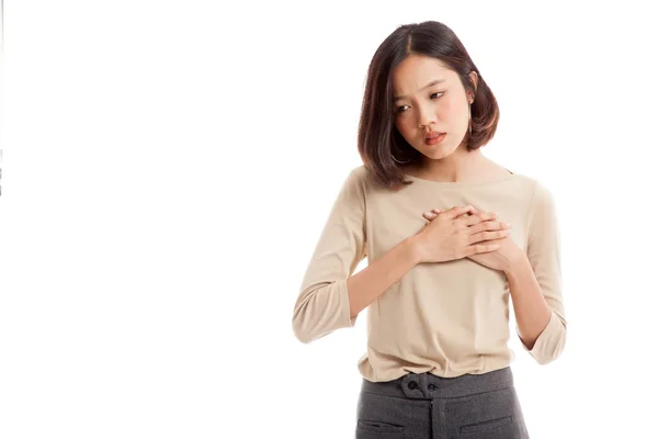 Joven asiática mujer got pecho dolor —  Fotos de Stock