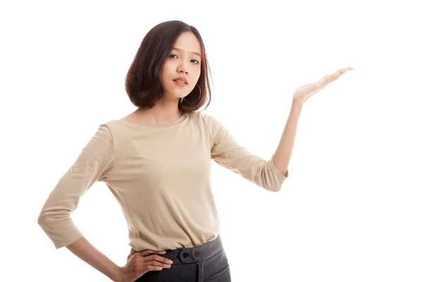 Jonge Aziatische zakenvrouw die aanwezig zijn met haar hand — Stockfoto