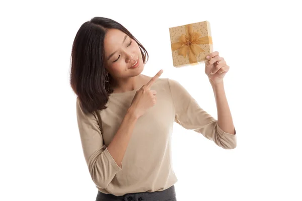 Young Asian business woman with a gift box — Stock Photo, Image