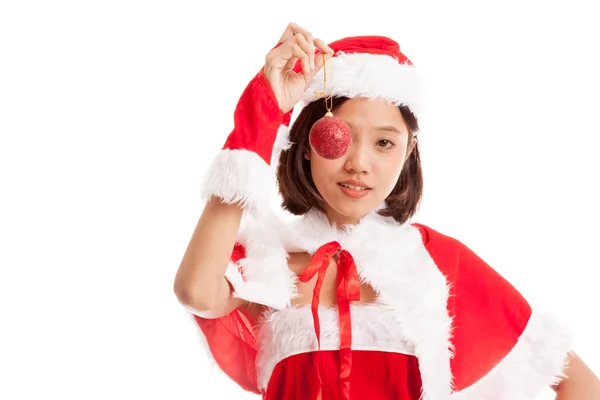 Asiático Natal Papai Noel menina com bola de bugiganga — Fotografia de Stock