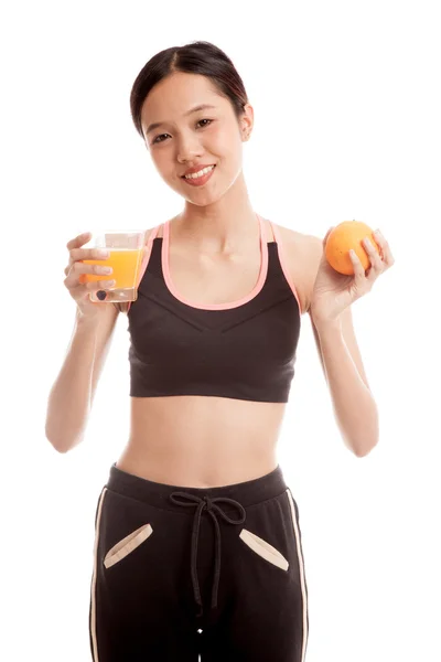 アジア健康美少女オレンジ ジュースとオレンジ色の果物 — ストック写真