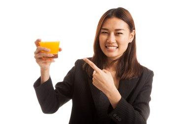 Portakal suyu noktasına genç Asyalı kadın.