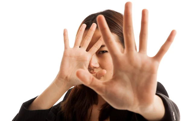 Junge asiatische Frau verbergen ihr Gesicht. — Stockfoto