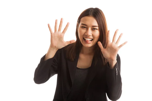 Joven asiática mujer sticking su lengua fuera . — Foto de Stock