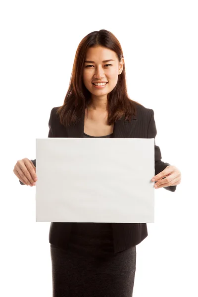 Joven mujer de negocios asiática con blanco signo en blanco . —  Fotos de Stock