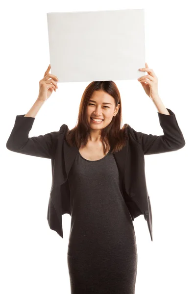 Joven mujer de negocios asiática con blanco signo en blanco . — Foto de Stock