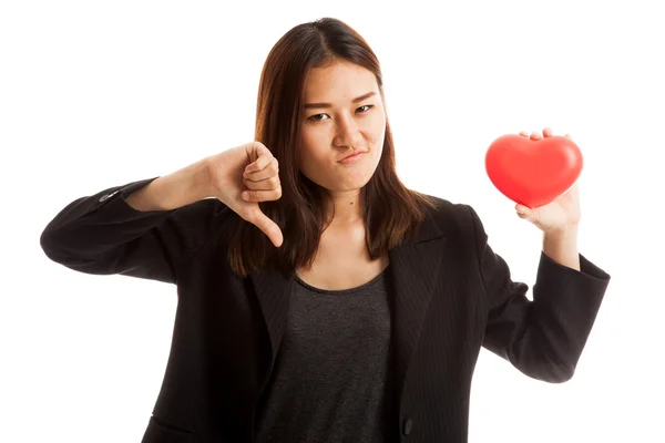 Asiática mujer de negocios pulgares abajo con rojo corazón . — Foto de Stock