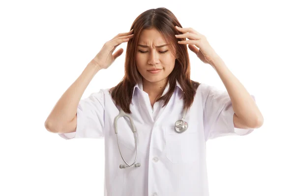 Asiatiska unga läkare kvinna upprörd. — Stockfoto