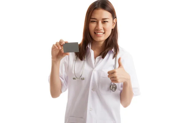 Asian young female doctor show thumbs up with blank card. — Stock Photo, Image