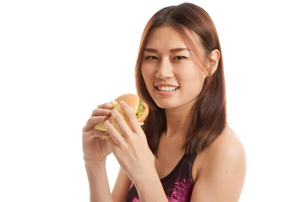 Красиві Азіатські дівчата здорові насолоджуватися їжею гамбургер. — стокове фото