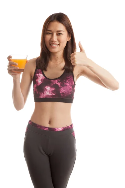 Krásná Asiatka zdravé pít pomerančový džus palec. — Stock fotografie