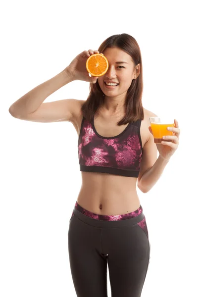 오렌지 주스와 오렌지 과일 아시아 아름 다운 건강 한 여자. — 스톡 사진