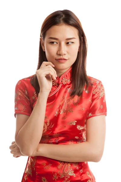 Ledsen flicka kinesiska cheongsam klänning. — Stockfoto