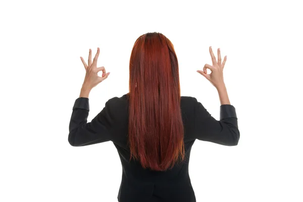 Visão traseira da mulher de negócios asiática mostrar duplo sinal de mão OK . — Fotografia de Stock