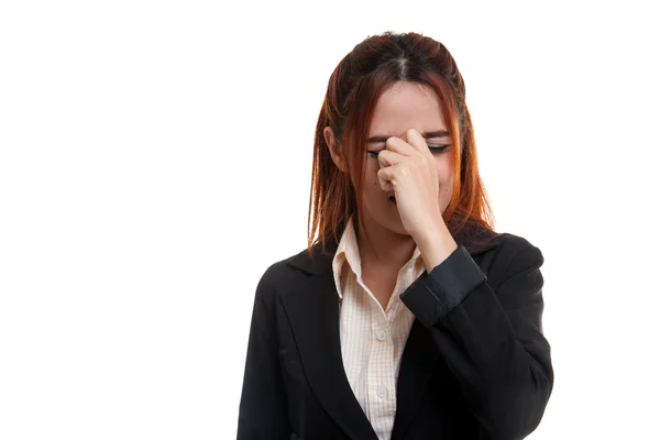 Junge asiatische Geschäftsfrau bekam krank und Kopfschmerzen. — Stockfoto