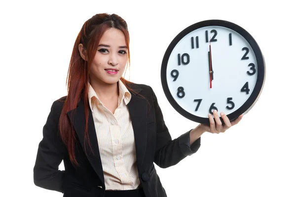 Młody Azji biznes kobieta z a zegar. — Zdjęcie stockowe