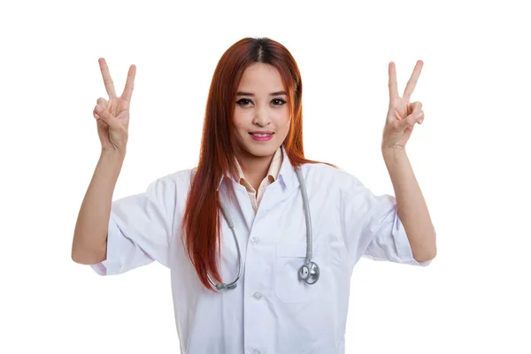 Young Asian female doctor show victory sign with both hands. — Stock Photo, Image