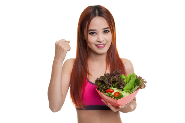 Bella asiatica sana ragazza pugno con insalata . — Foto Stock