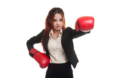 Genç Asyalı iş kadını ile kırmızı boks eldivenleri.