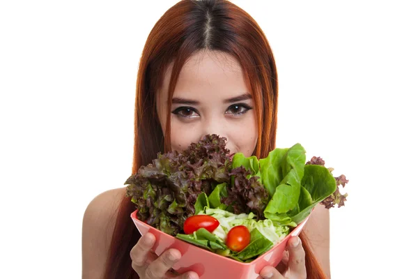 Gyönyörű ázsiai lány egészséges saláta. — Stock Fotó