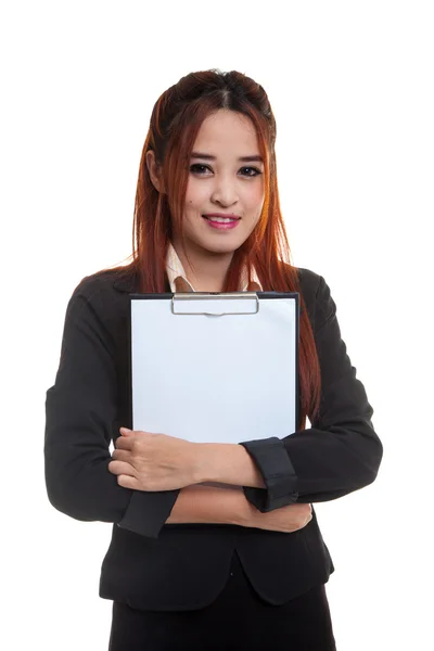 Jonge Aziatische zakelijke vrouw houd Klembord. — Stockfoto