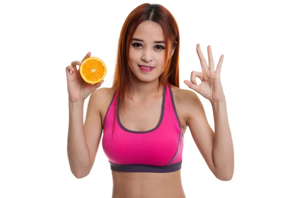 아름 다운 아시아 건강 한 여자 오렌지 과일 확인 표시. — 스톡 사진