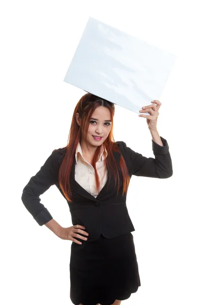 Jonge Aziatische zakenvrouw met witte leeg bord. — Stockfoto