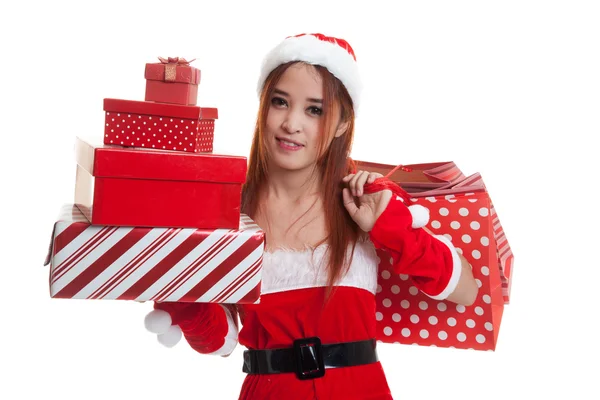 Asiatisches Weihnachtsmann-Mädchen mit Einkaufstaschen und Geschenk. — Stockfoto