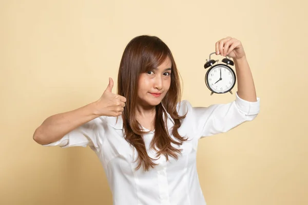 Young Asian Woman Show Thumbs Clock Beige Background — Stock Photo, Image