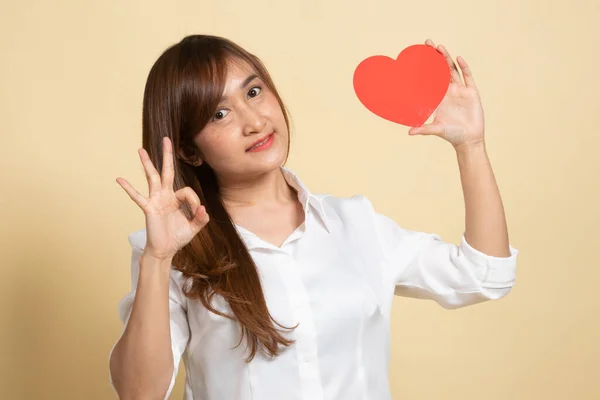 Asian Woman Show Red Heart Beige Background — Stock Photo, Image