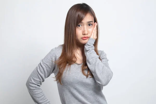 Jonge Aziatische Vrouw Kreeg Kiespijn Witte Achtergrond — Stockfoto