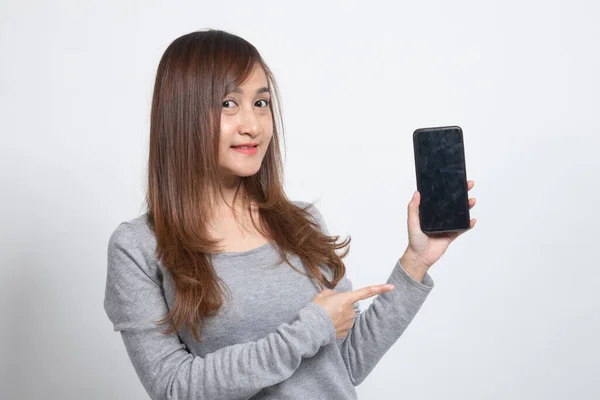 Młoda Kobieta Azjatyckich Punkt Telefonu Komórkowego Białym Tle — Zdjęcie stockowe