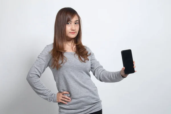 Jovem Mulher Asiática Com Telefone Celular Fundo Branco — Fotografia de Stock