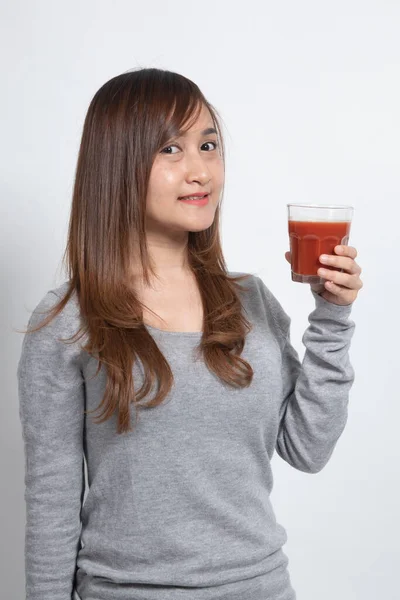 Jeune Femme Asiatique Boire Jus Tomate Sur Fond Blanc — Photo