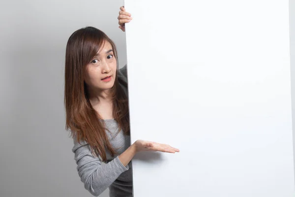 Jovem Mulher Asiática Apresentar Sinal Branco Com Palma Mão Fundo — Fotografia de Stock