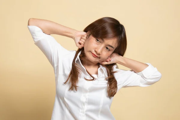 Sleepy Young Asian Woman Yawn Beige Background — Stock Photo, Image
