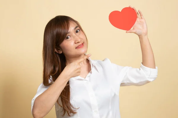 Asian Woman Point Red Heart Beige Background — Stock Photo, Image