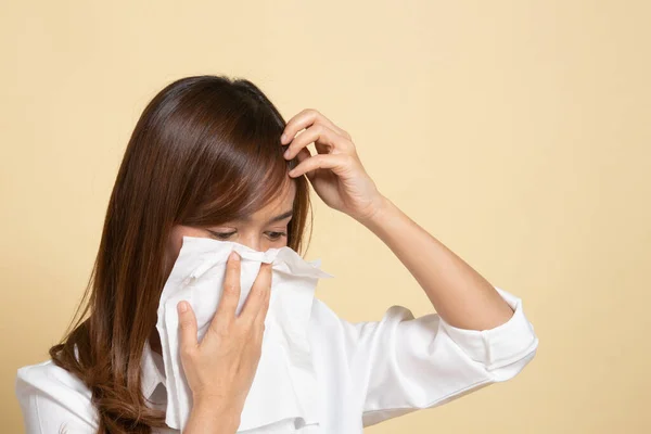 Young Asian Woman Got Sick Flu Beige Background — Stock Photo, Image