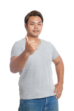 Asya güçlü adam thumbs-up ve gülümseme göster