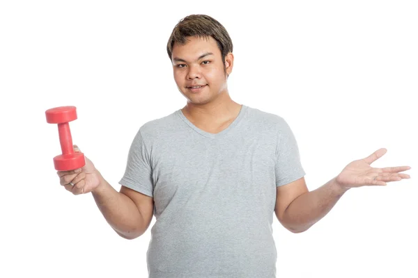 Azjatycki człowiek silny trzymaj hantle czerwony z ufnością — Zdjęcie stockowe