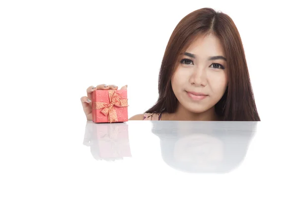 Beautiful Asian woman with red gift box on table — Stock Photo, Image